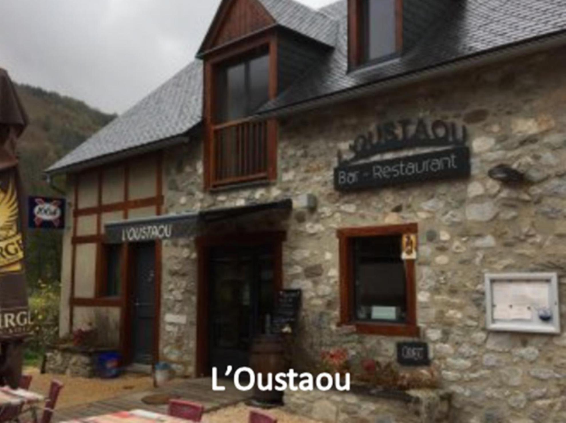 De Costes: Rustic Forest Retreat Near Slopes