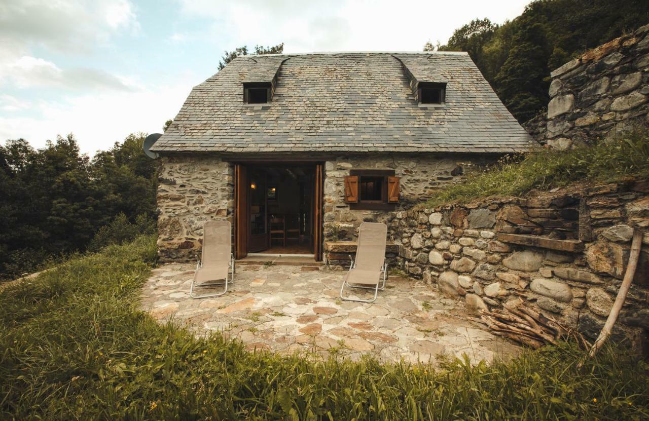 De Costes: Rustic Forest Retreat Near Slopes *