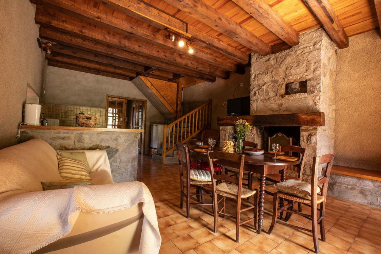 De Costes: Rustic Forest Retreat Near Slopes Holiday home *