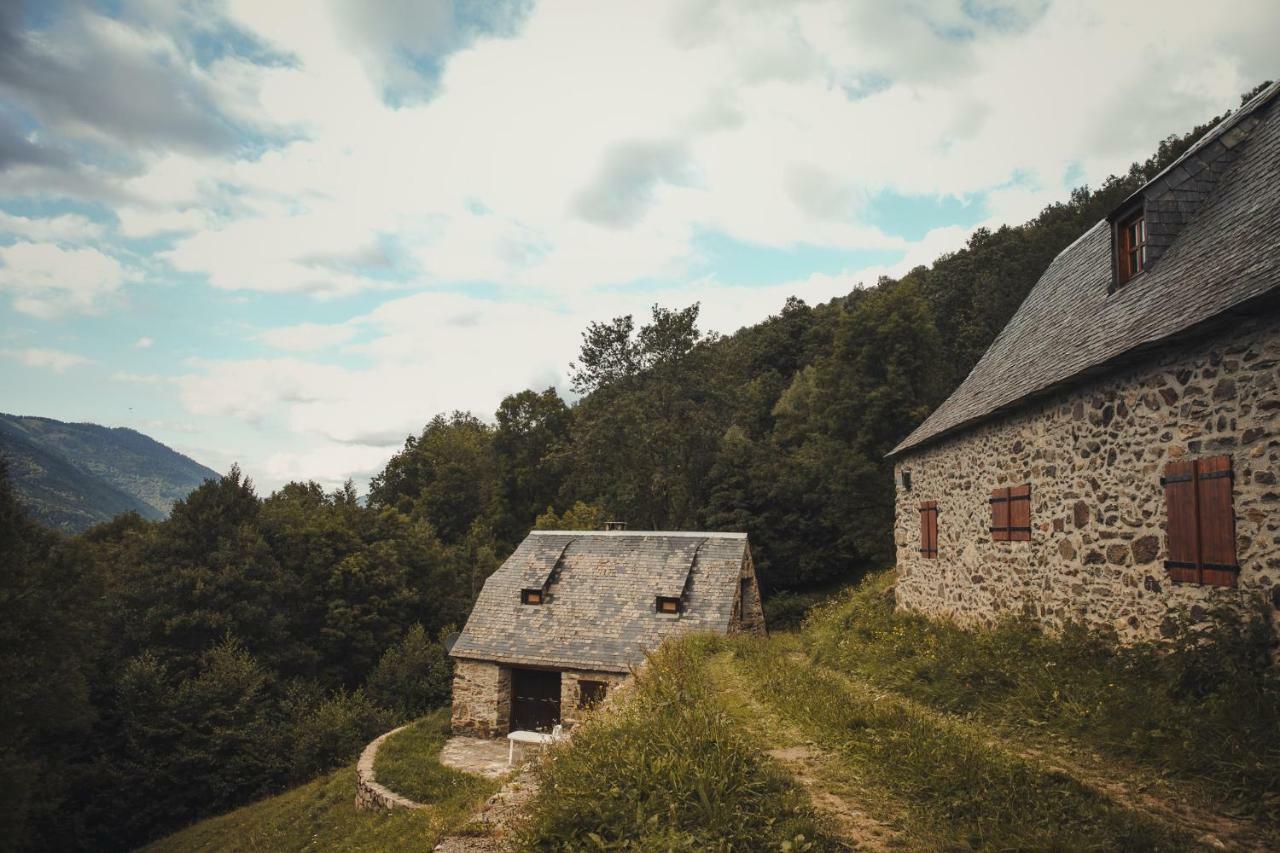 Holiday home De Costes: Rustic Forest Retreat Near Slopes *