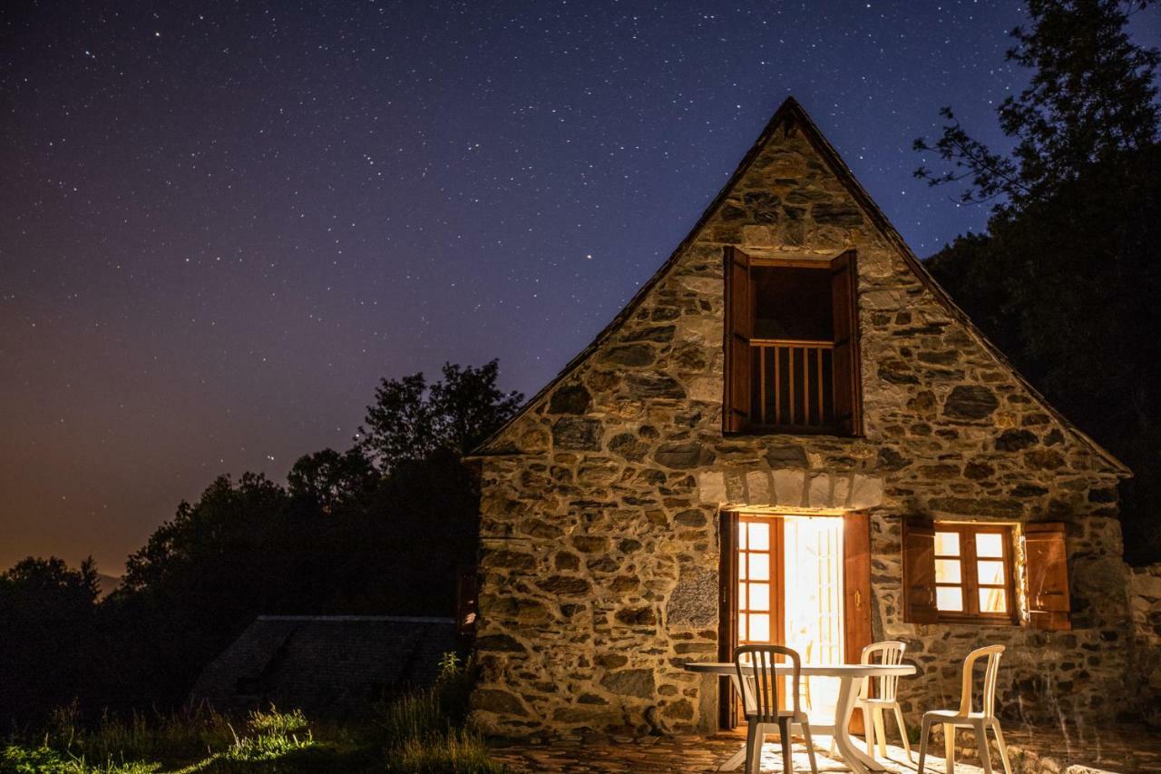 De Costes: Rustic Forest Retreat Near Slopes *