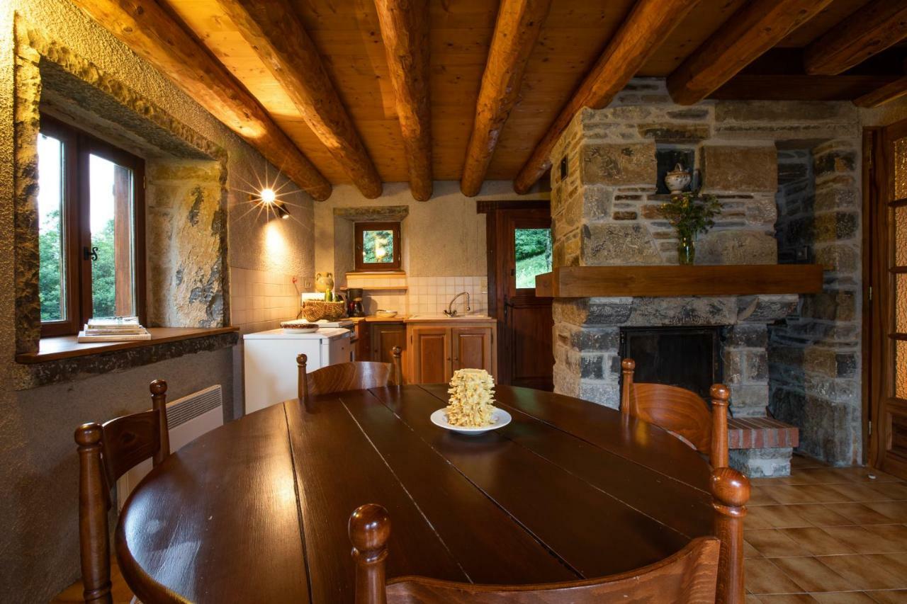 Holiday home De Costes: Rustic Forest Retreat Near Slopes